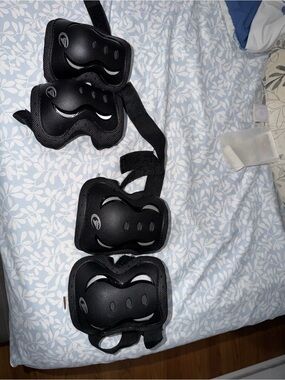 Black Kids Protective Skate & Scooter Pad Set with Adjustable Straps